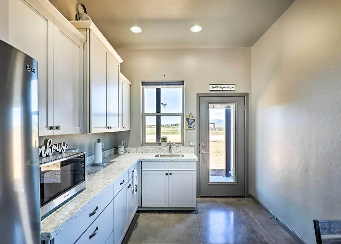 Modern Home: Walk To Wineries + Pets Welcome