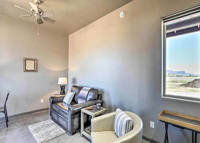 Modern Home: Walk To Wineries + Pets Welcome Holiday home