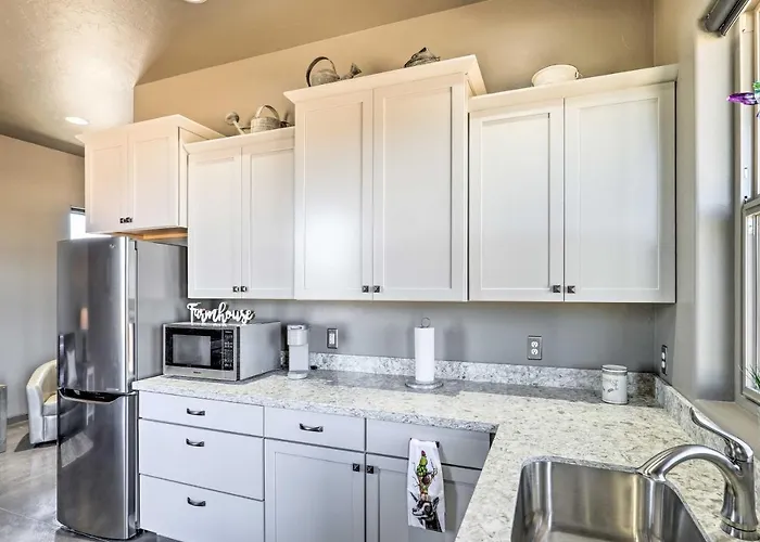 Modern Home: Walk To Wineries + Pets Welcome