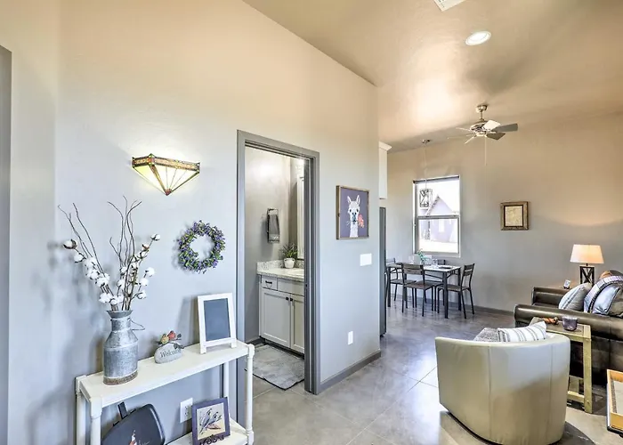 Holiday home Modern Home: Walk To Wineries + Pets Welcome